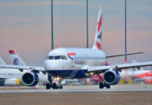 Czy polisa turystyczna obejmuje opiekę ambulatoryjną Lecisz na Erasmusa z grupą? Sprawdź, na co uważać przy rezerwacji biletów lotniczych